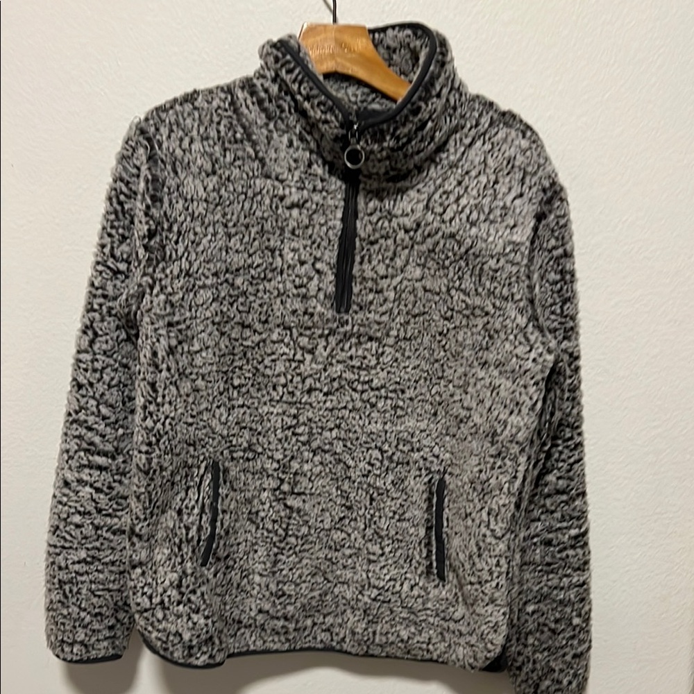 Thread and supply Cozy Gray Sherpa Pullover size small